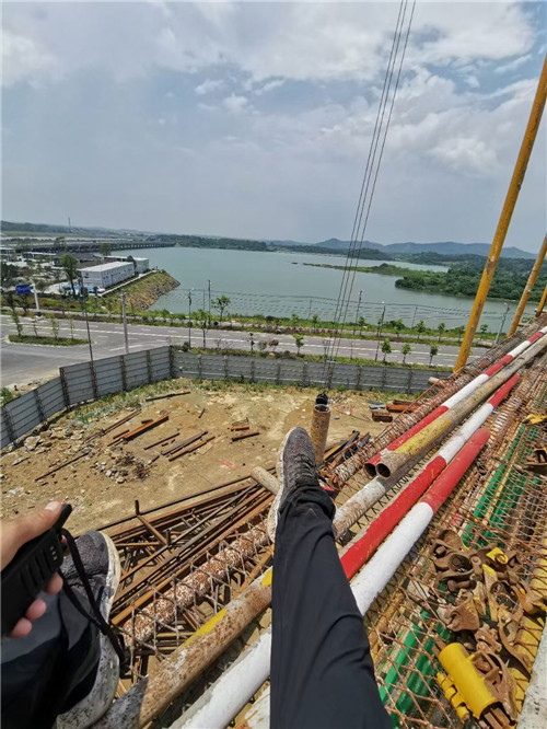 厦门市作业中发生设备损坏或人员意外，责任怎么划分？